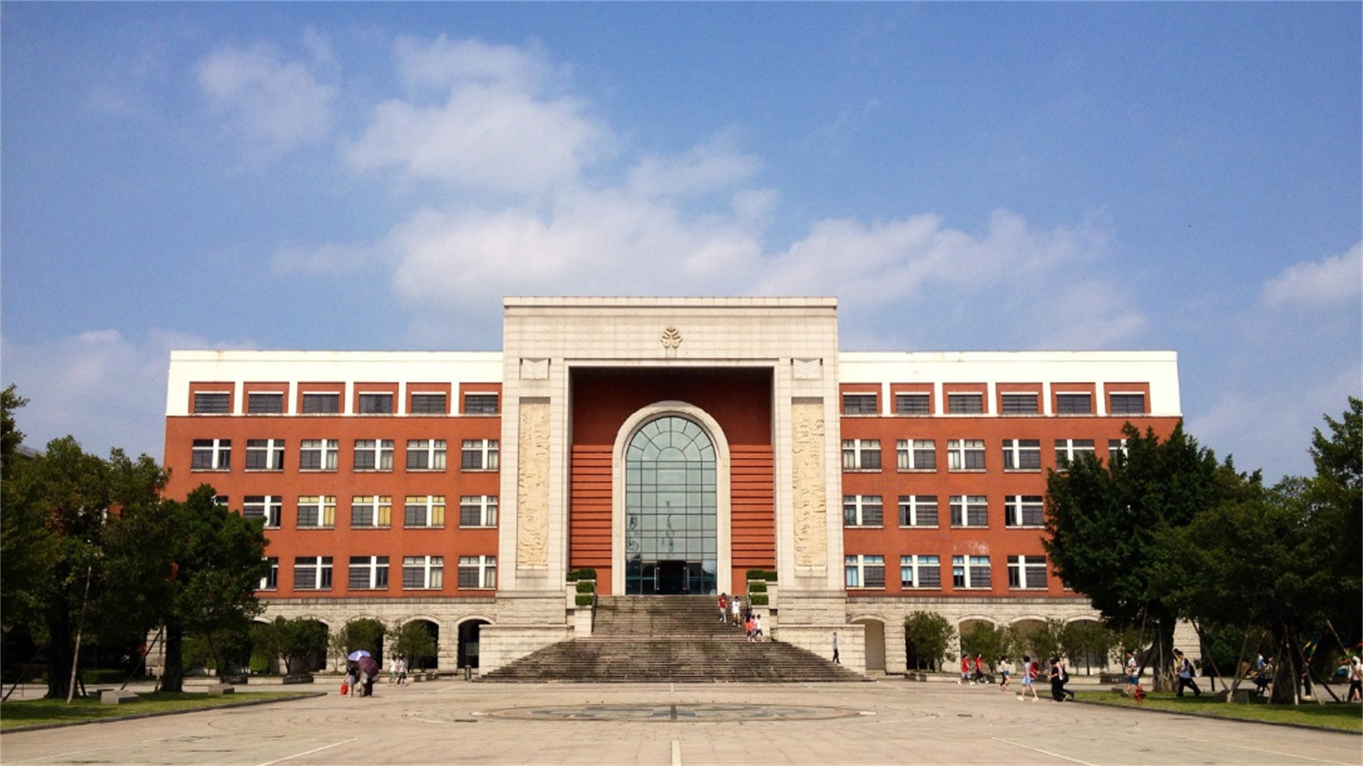 福建排名前3的“黄金”中学，重本率高，实力雄厚，家长争相报名