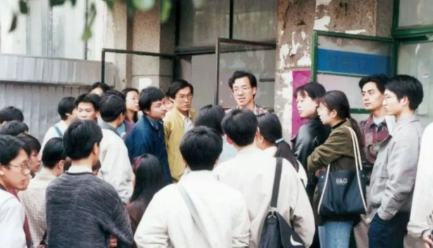 被嘲笑、被抢劫，59岁去直播，