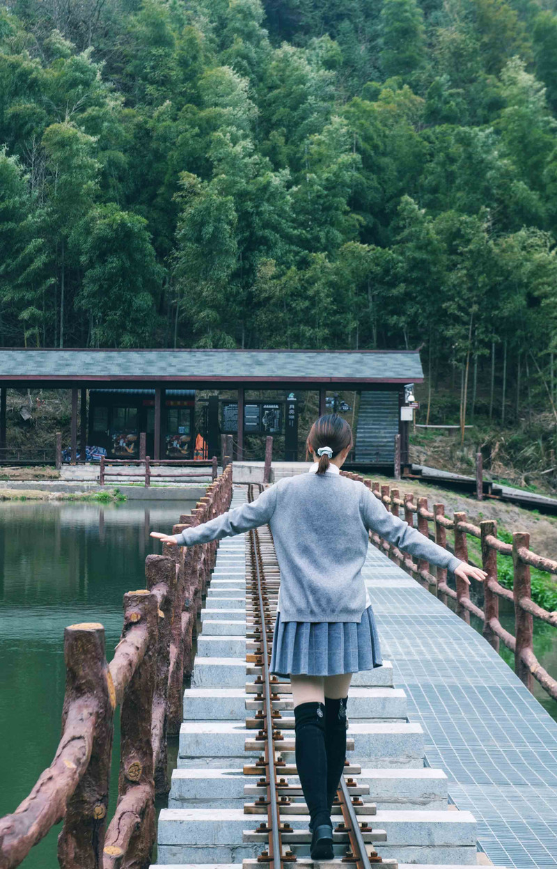 南昌哪里能晚上看足球比赛(烟雨三月湾里，尽享运动养生之旅)