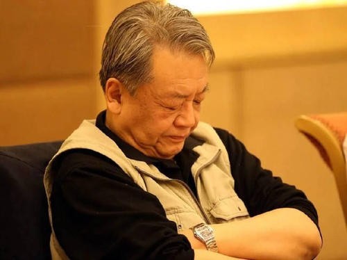 田家英女儿不懂事捉弄毛主席，其父本想批评，主席一句话瞬间消气