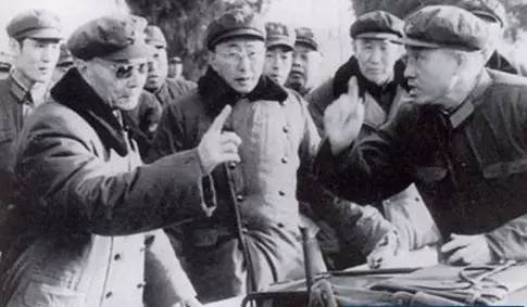 1964��10��13�գ��ҹ���һ��ԭ�ӵ���ըǰ���죬����г����˹���