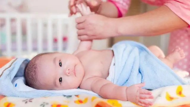 辟谣，宝宝湿疹就要断母乳？错，调节妈妈饮食才是关键