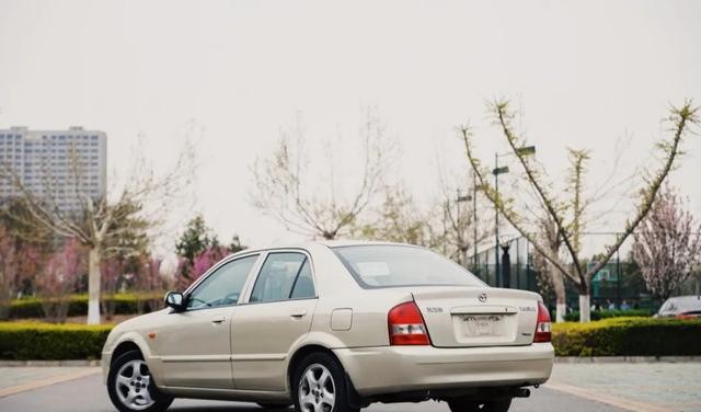 经济适用玩具车-海南马自达323
