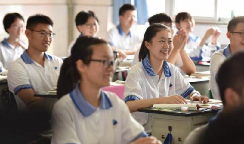 学霸有“性别之分”？初中前十有8个都是女生，高中却输给男生