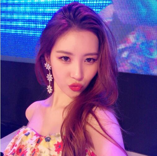 韩国女歌星韩国女歌手李孝利