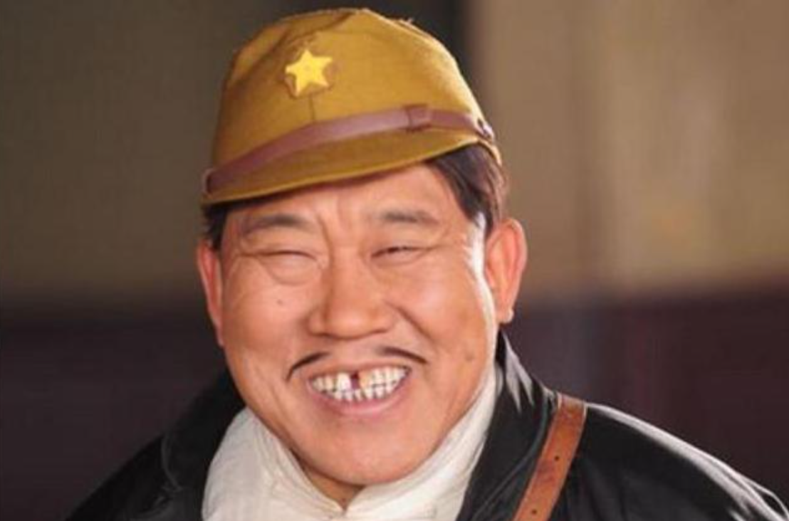 杜旭东：演反派都不用化妆，嘴一歪眼一蔑，观