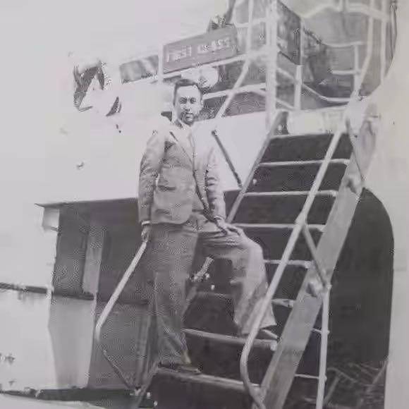 98岁钱学森去世，天降大雪，三军仪仗队抬棺，数十万人含泪送行