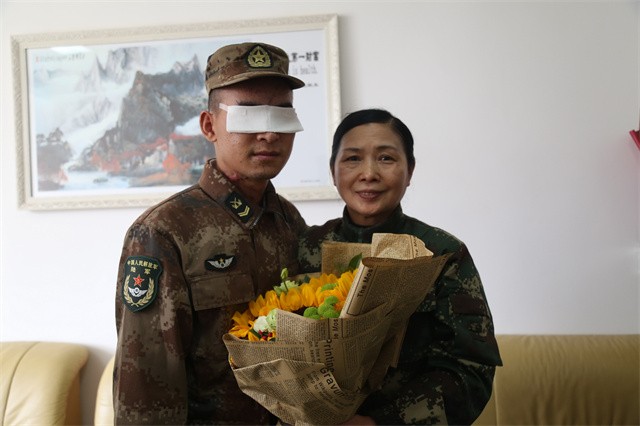 “排雷英雄”杜富国，和平年代荣获一等功，享受什么待遇？