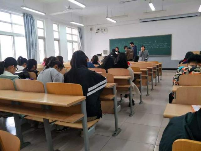 大学班委（大学班委权力分六级）