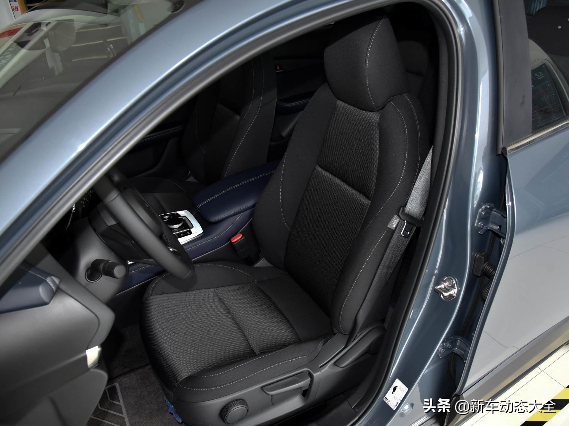 2.0L自吸6AT自动挡，稳定线性又耐用的日系SUV，实拍马自达CX-30