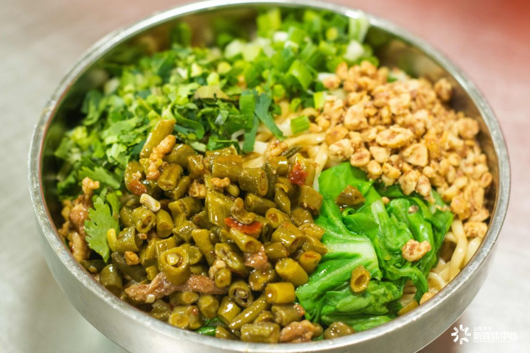 山东“超大”高校：占地8000余亩，坐拥8大校区、30个食堂，京沪高铁直通！