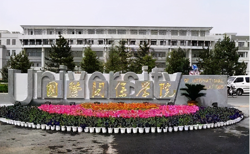 4所毕业生直接“躺赢”公务员的大学，专业也很吃香，就业不用愁