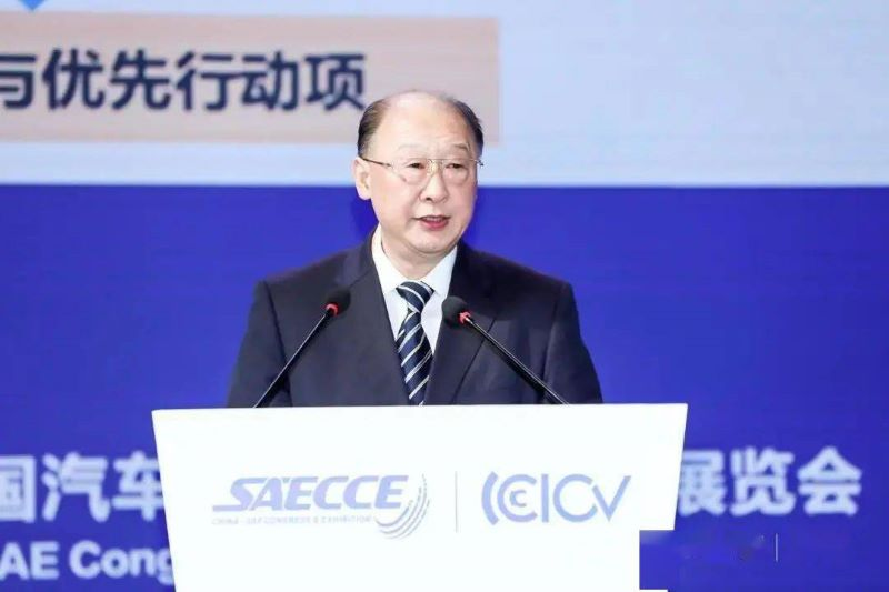 混动、燃油、纯电，谁才是老大？混动：我中庸，我光荣