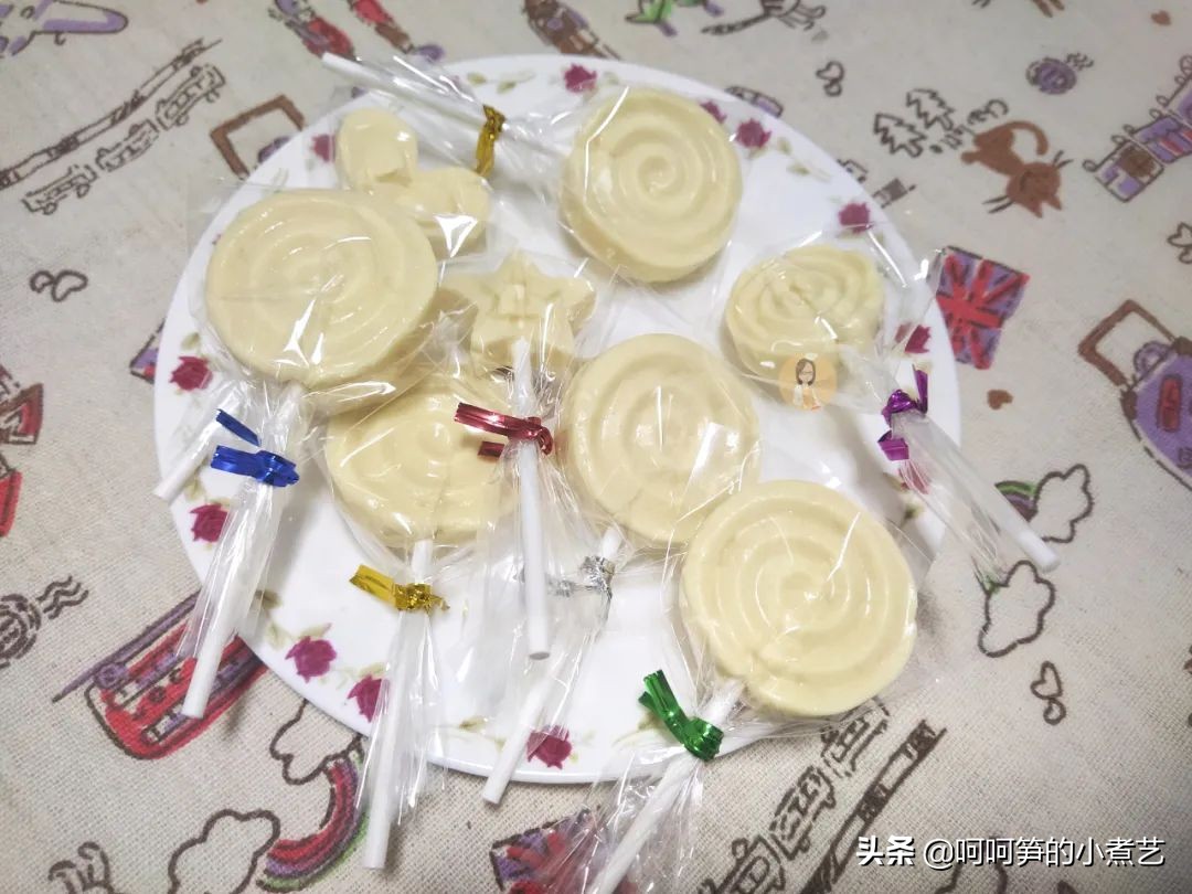 过年啦，小朋友怎能没有零食吃，教你制作牛奶棒棒糖，简单又好吃