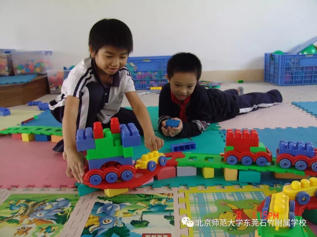 东莞边陲小镇中的排名靠前，北师大东莞石竹附属学校