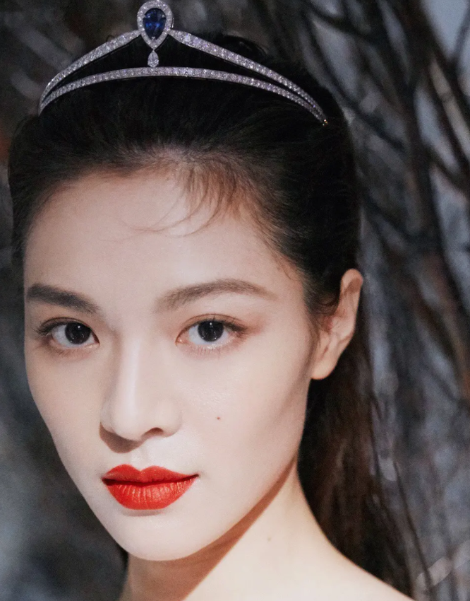 8位当红“妆感美人”，每一位都离不开化妆品，素颜与路人无差