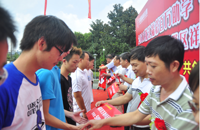 大学生又传好消息！部分省市定向招生免学费还有补助，家长乐开怀