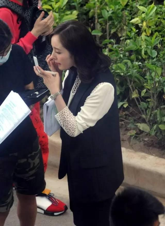 为啥刚涂了粉底液，没一会脸就暗沉了？这3个原因很容易被忽视