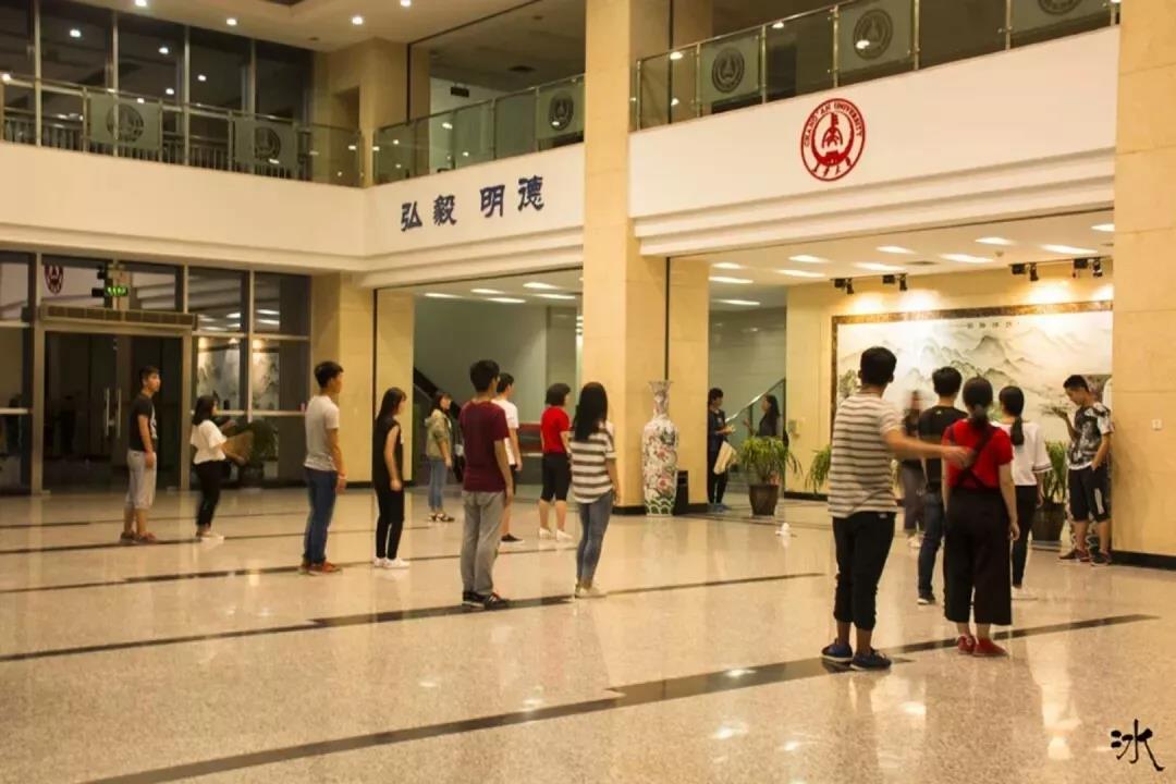 坐拥交通馆、建筑馆，建有4座餐厅、9处体育场，这所高校到底有多