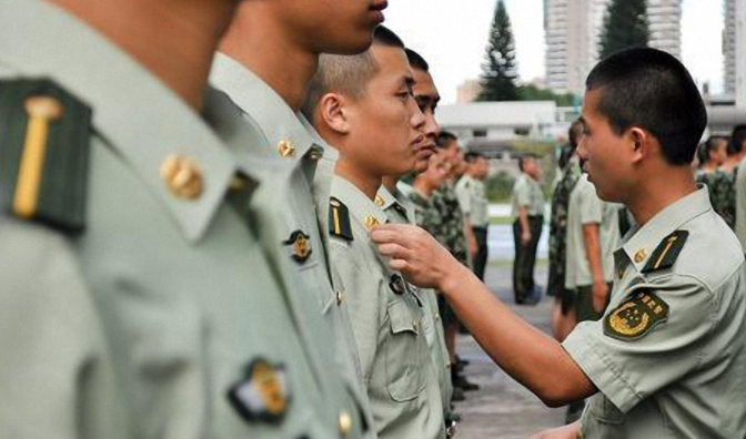 2021年大学生当兵迎来喜讯，满足条件可直接保送军校，但要求不低