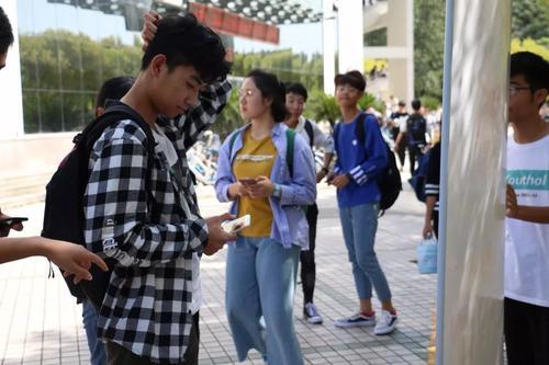 高考的颜值VS大学后的颜值，网友：变化真大，可以出道了