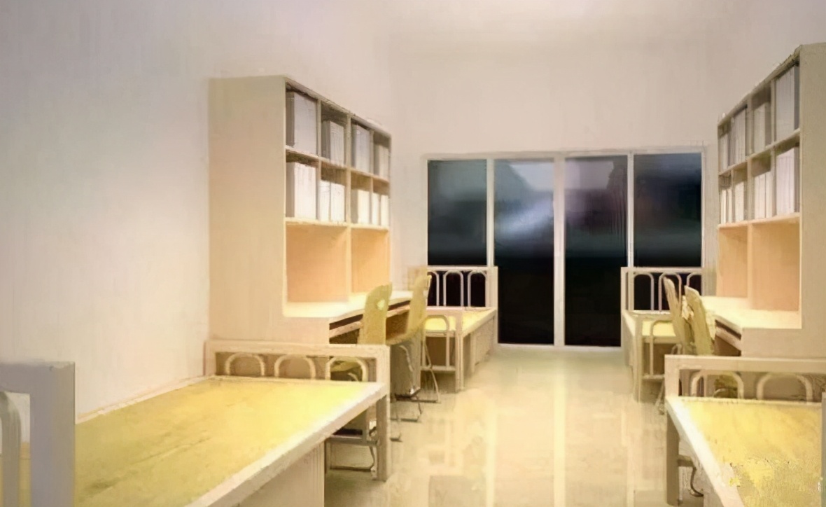 各大高校的“最差寝室”来了，整体写着“危”字，考生报考要谨慎