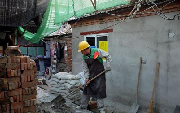 大学生“烂大街”了？2000可招到大学生，却招不到“农民工”