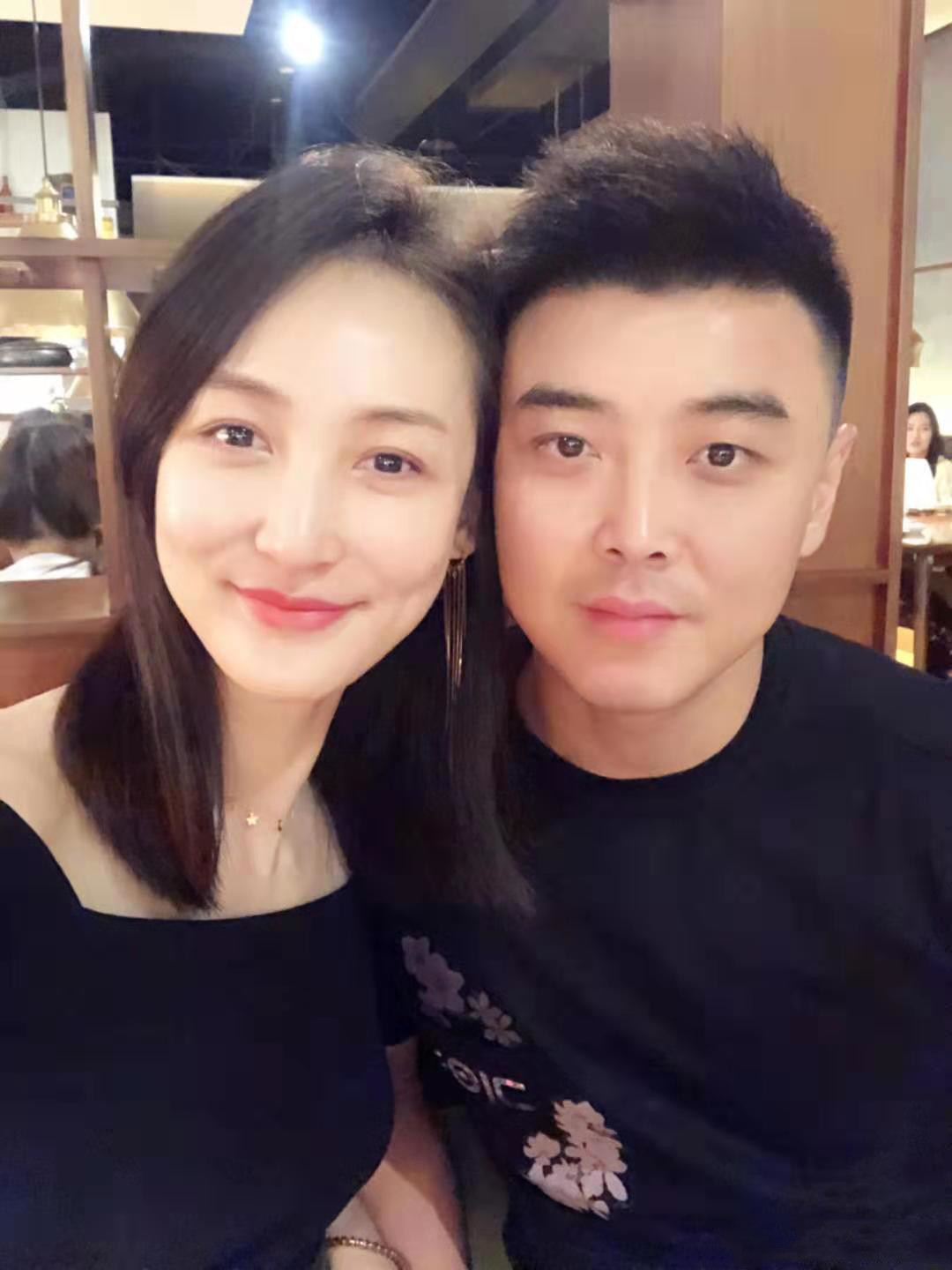 前不久,王皓的妻子闫博雅更新了社交媒体,其中写道:"祝贺中央民族大学