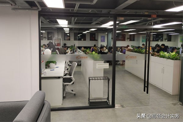 女会计怀孕该不该辞职？被公司被辞退怎么办？今天统一回复…