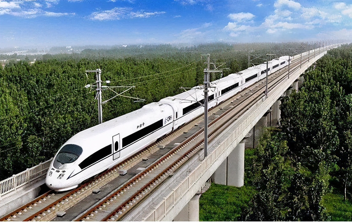 毕业后想进入铁路局，4所交通类大学不要错过，就业率高待遇好