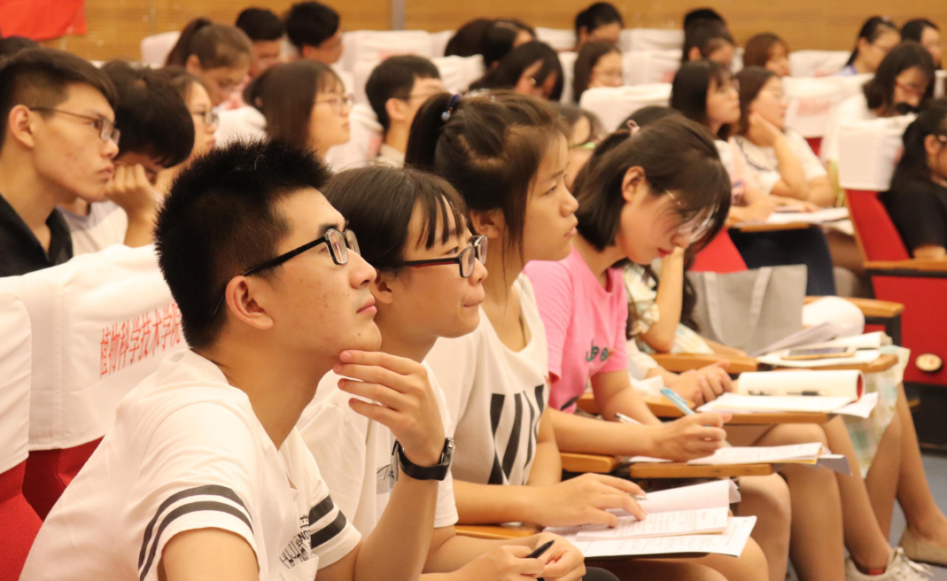 大一就交入党申请书，多久能够成为党员？现实比想象的要难