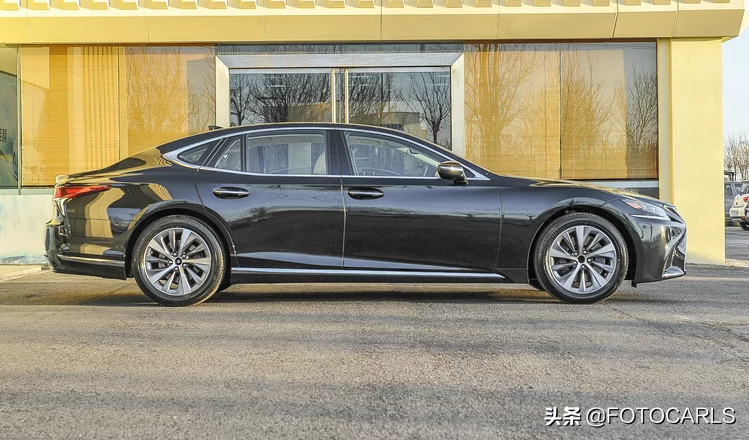 雷克萨斯LS350入门版，售价80万起，卖的就是颜值和品质？