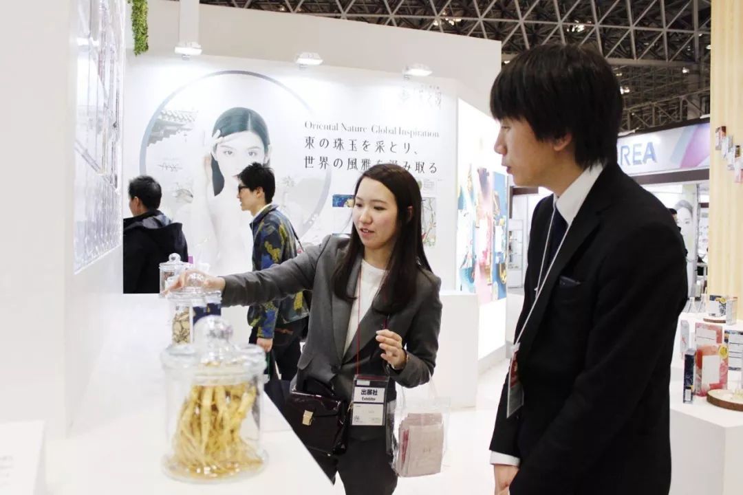 井喷的国产化妆品牌，都担得起一声“国货之光”吗？| 品牌新事