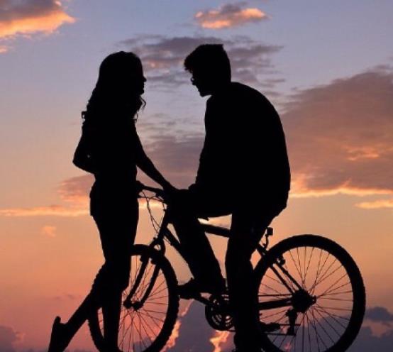 与男人聊天时，聪明的女人，会用这3句话做开场白