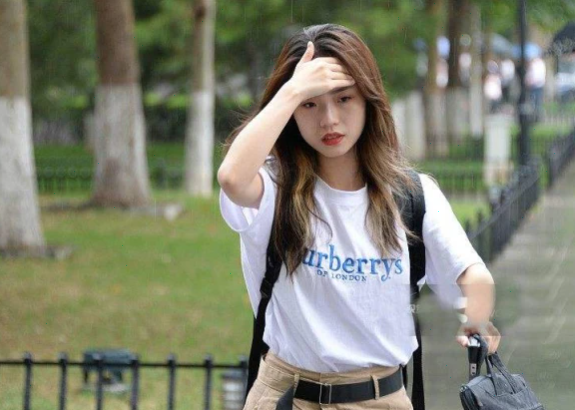 大一新生每月1500生活费够吗？导员说出“费钱之处”，家长需了解