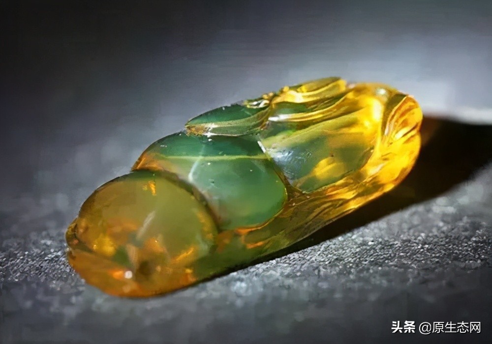 蜜蜡颜色的奥秘：哪种颜色的蜜蜡价值更高？