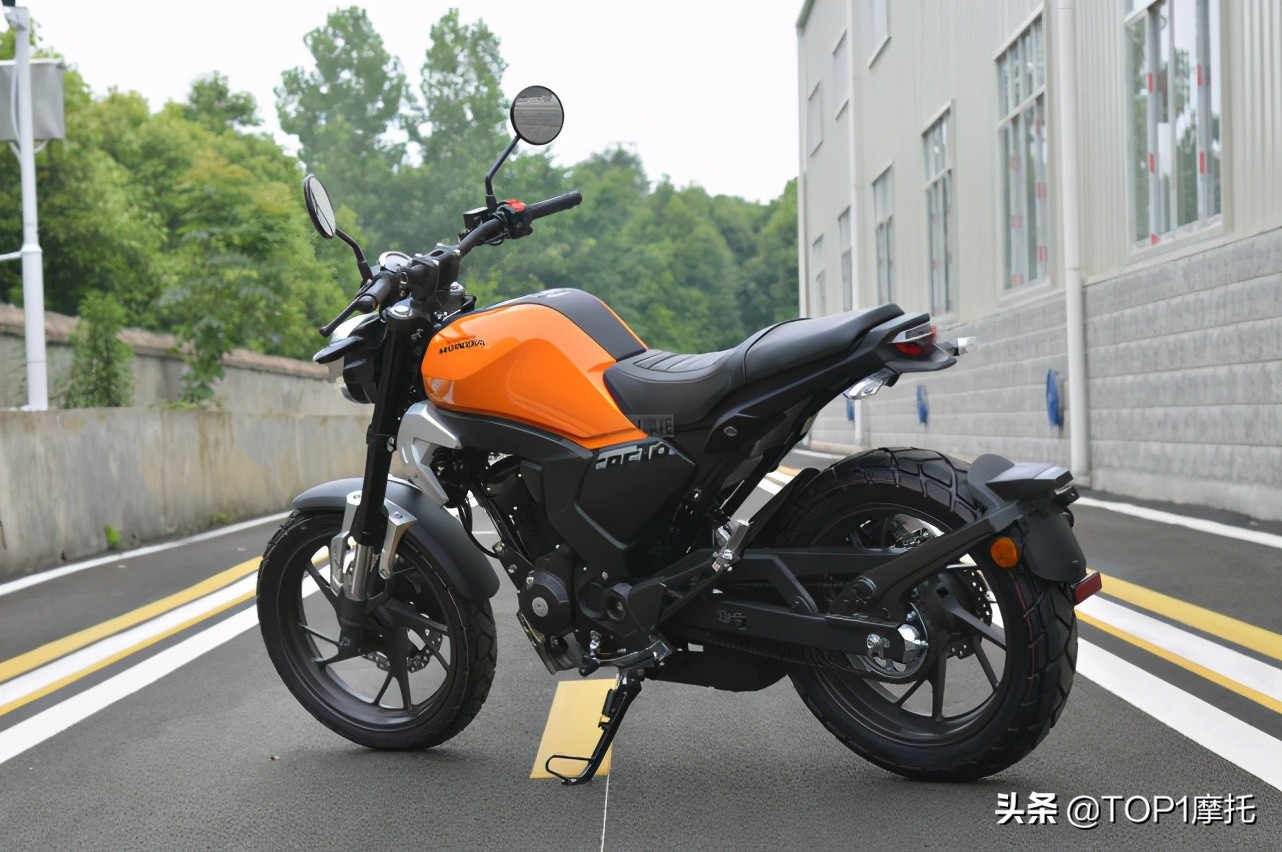 复古车型,但我一直觉得新大洲本田cb190tr,要比五羊本田鹫道更接近neo