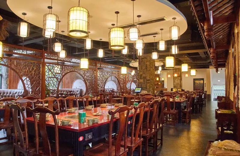 巴蜀人认可的成都川西坝子火锅~特惠活动来袭！7荤6素4人仅88元！