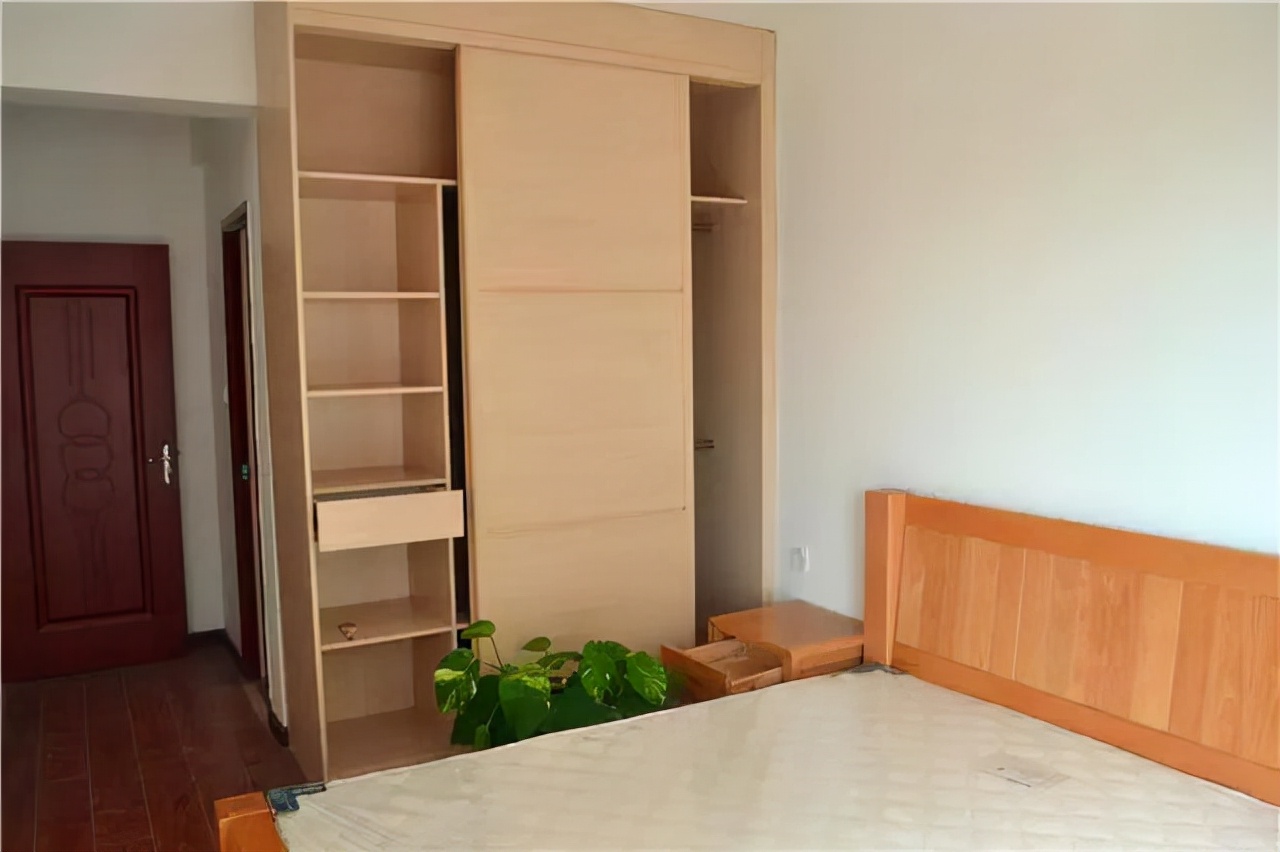 装修没钱只刷大白墙，发朋友圈晒新房装修效果，却引来满屏吐槽