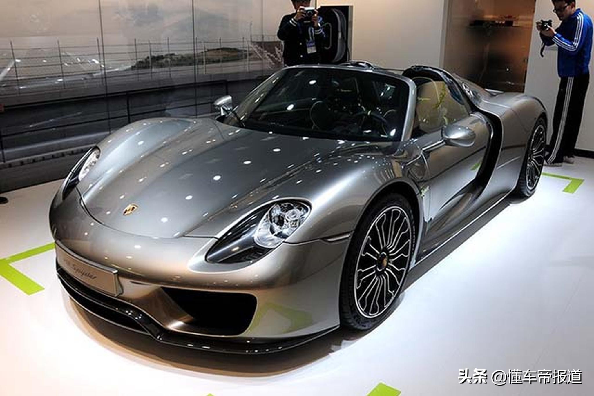 上市｜售499.8万元起，实拍法拉利SF90 Spider