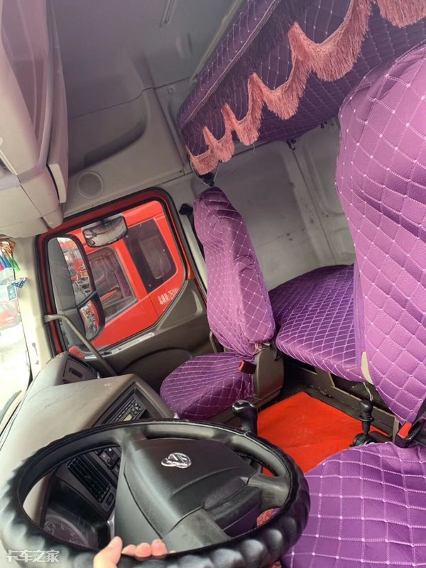 这款车驾驶室采用与h5驾驶室相同的模块化生产理念,可以选择平顶,高顶