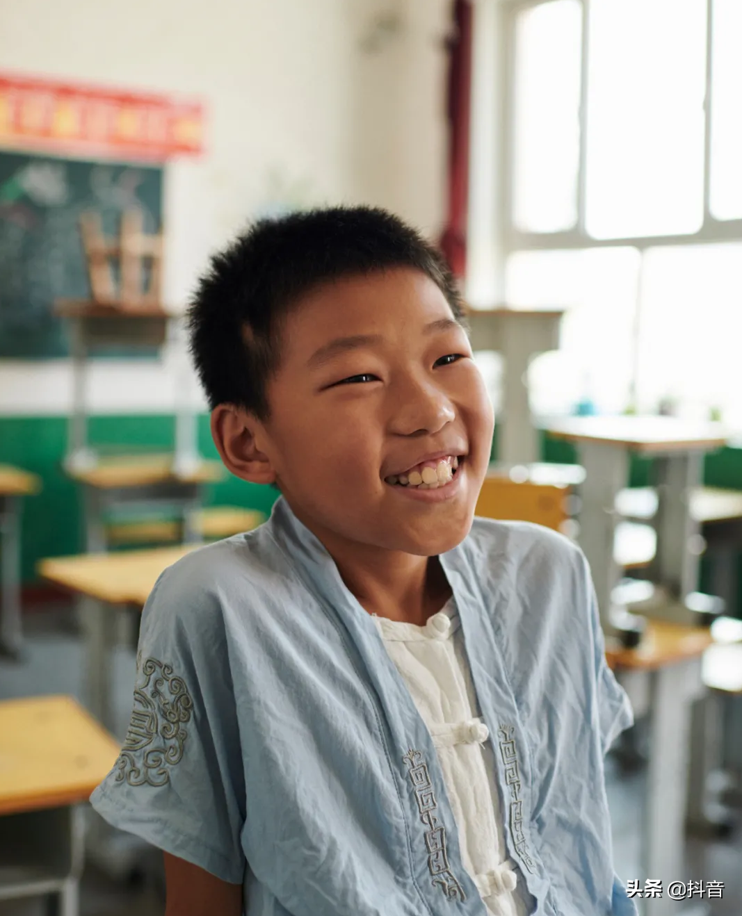 登上央视,被李玉刚点赞,河北"国风少年"戏腔走红竟是奶奶教的