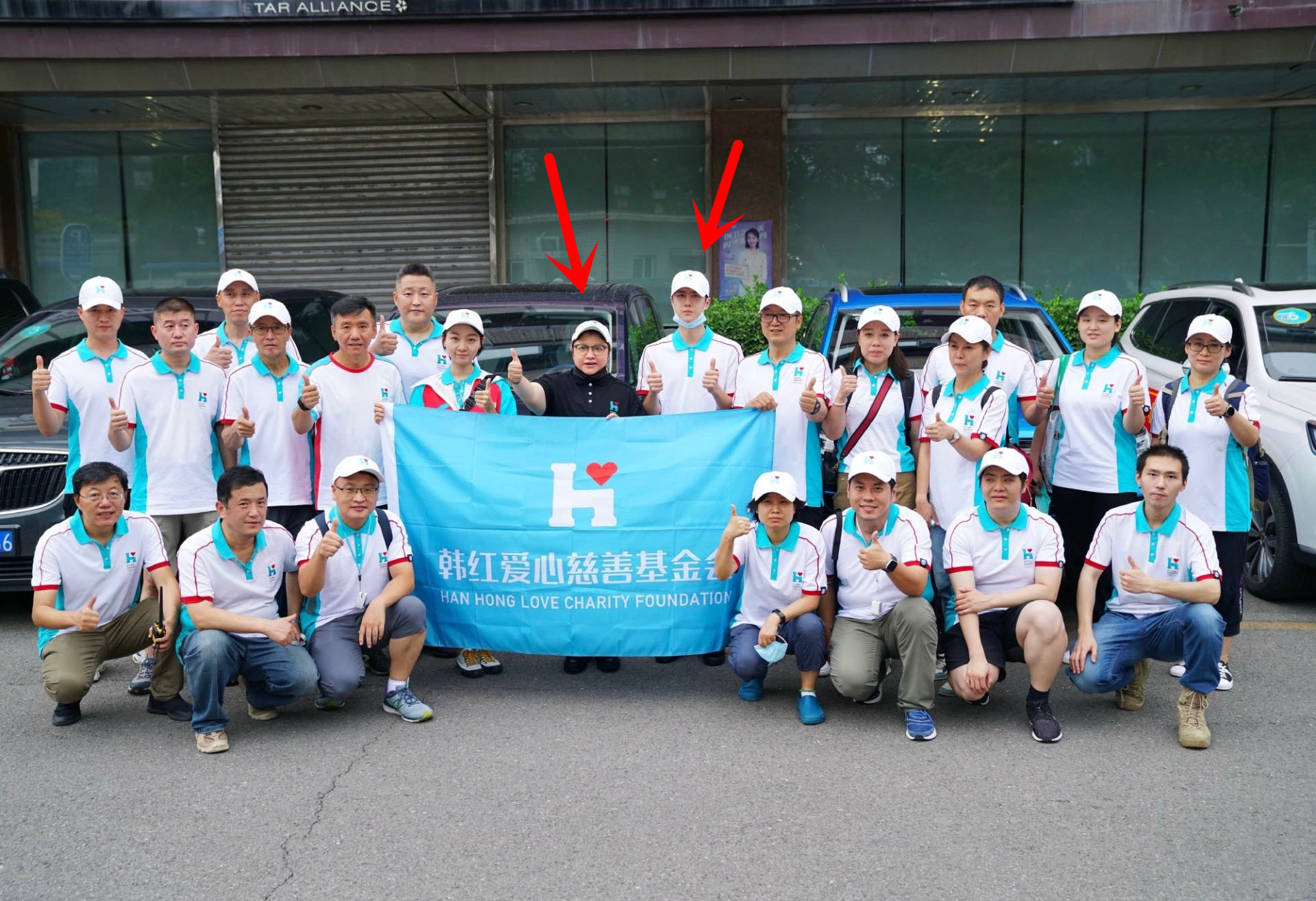 吴京被逼捐1亿，邓超孙俪受嘲讽，一场天灾让多少明星坐立难安