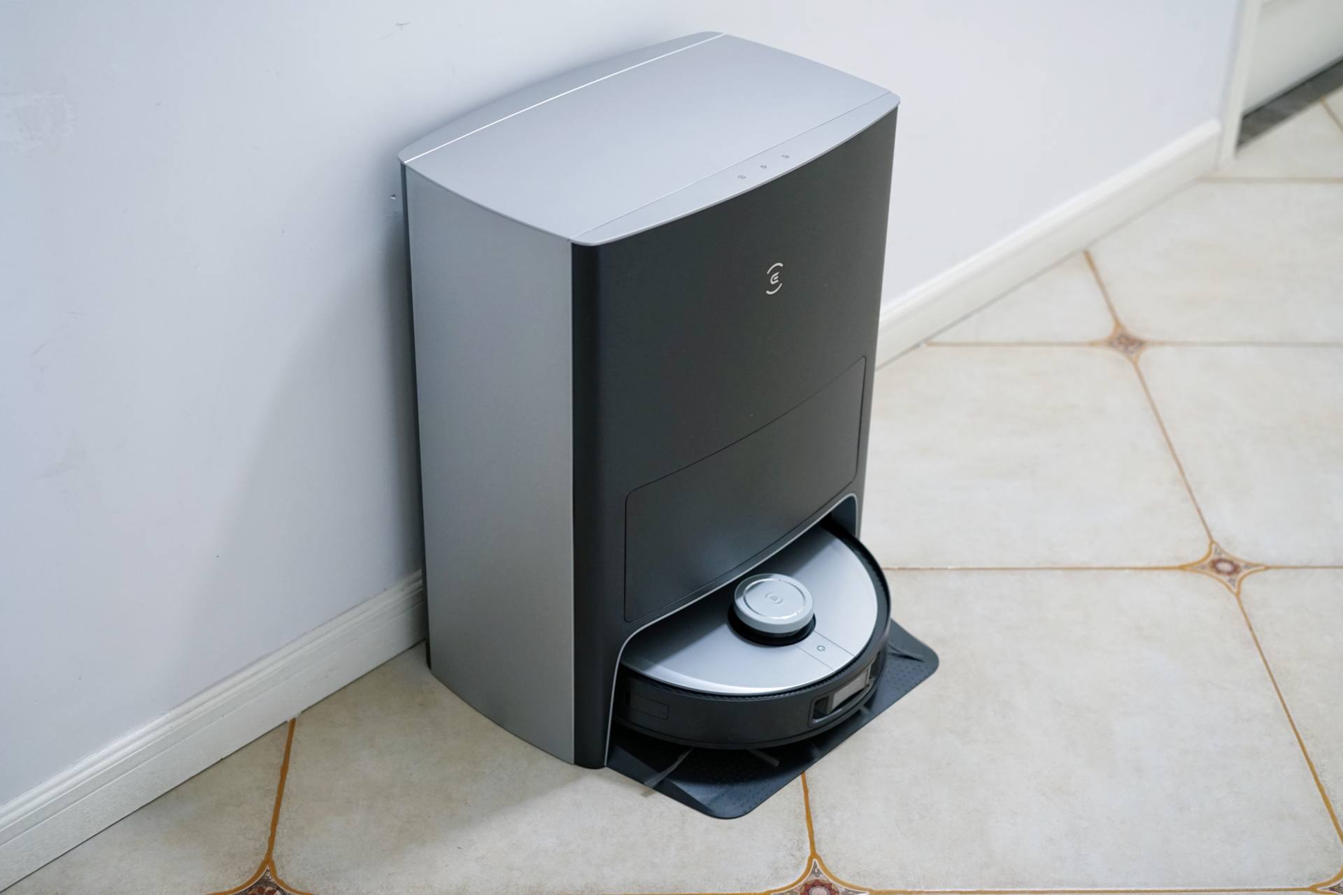 年度旗舰：科沃斯新品DEEBOT X1 OMNI扫拖机器人开箱评测