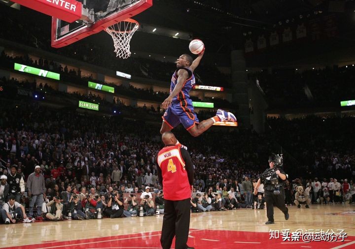 为什么nba球员身高用英尺(最讲究数据的NBA，为何球员却总是虚报身高？)