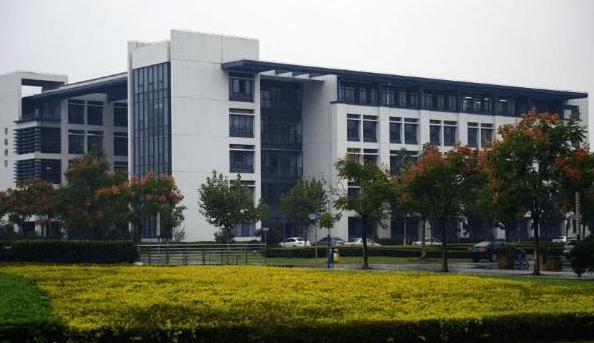 江苏一所大学宣布改名，将“常熟”改为“苏州”，新校名很大气
