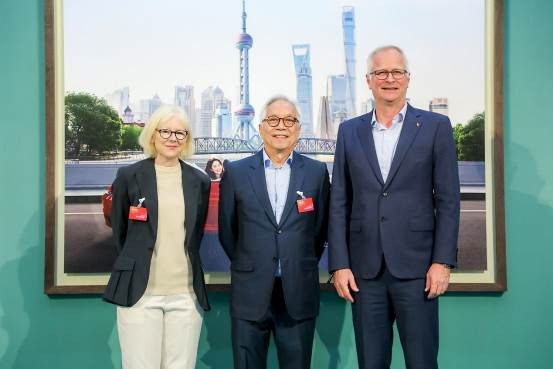 “念廿之间”：保时捷中国20 周年主题展亮相影像上海艺术博览会