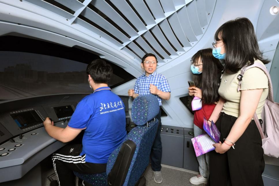 央视、新华社等主流媒体纷纷点赞！短短几个月，交大为何“强势霸屏”？