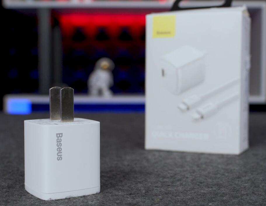 5款 iPhone 热门 20W 快充头，哪款最值得买？