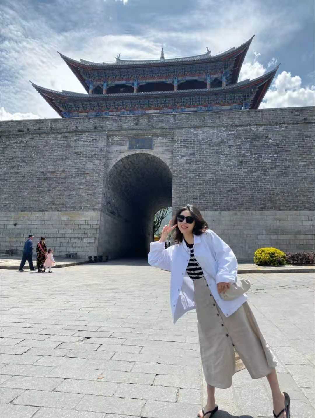 夏天出门旅游穿什么衣服方便又时尚